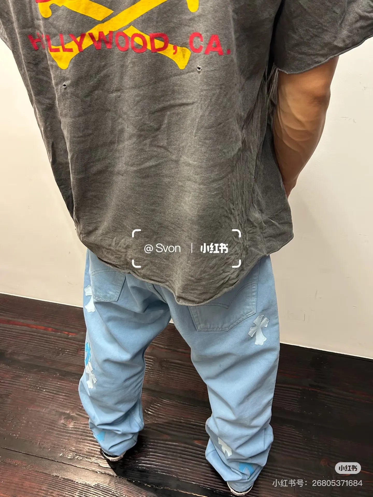 P280 Style number: D380 Chrome hearts CH grams new dopamine blue classic cross-fit leather jeans Size: s-xl (28 30 32 34) Color: dopamine light blue Size reference 28 pants length 100 waist circumference 72 30 pants length 101 waist circumference 76 32 pants length 103 waist circumference 80 34 pants length 104 waist circumference 84